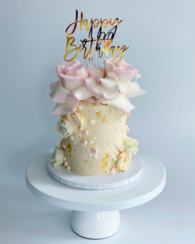 https://www.velvetlanecakes.com/wp-content/uploads/2022/08/IMG_2663.jpeg