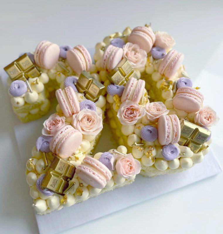 https://www.velvetlanecakes.com/wp-content/uploads/2022/08/IMG_2692.jpeg