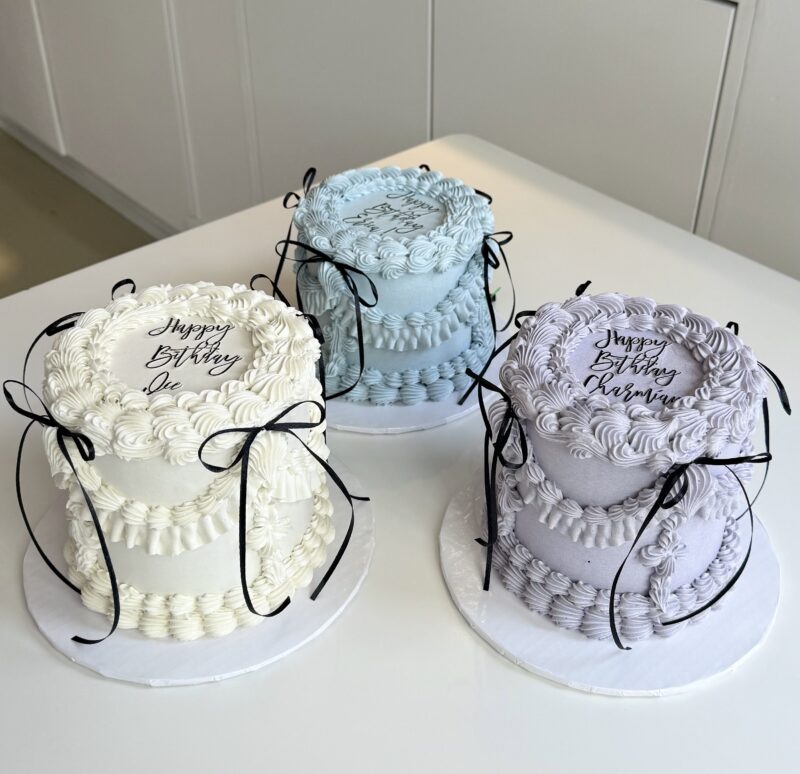 Charming Vintage Lambeth Bows Cake: Elegant Piping, Moist Layers, Premium Ingredients