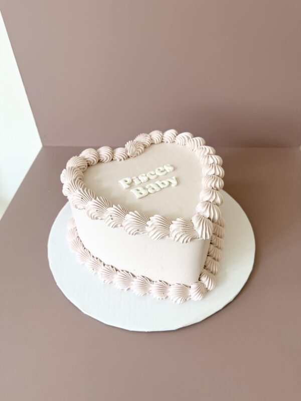 https://www.velvetlanecakes.com/wp-content/uploads/2022/12/IMG_5270-scaled.jpeg