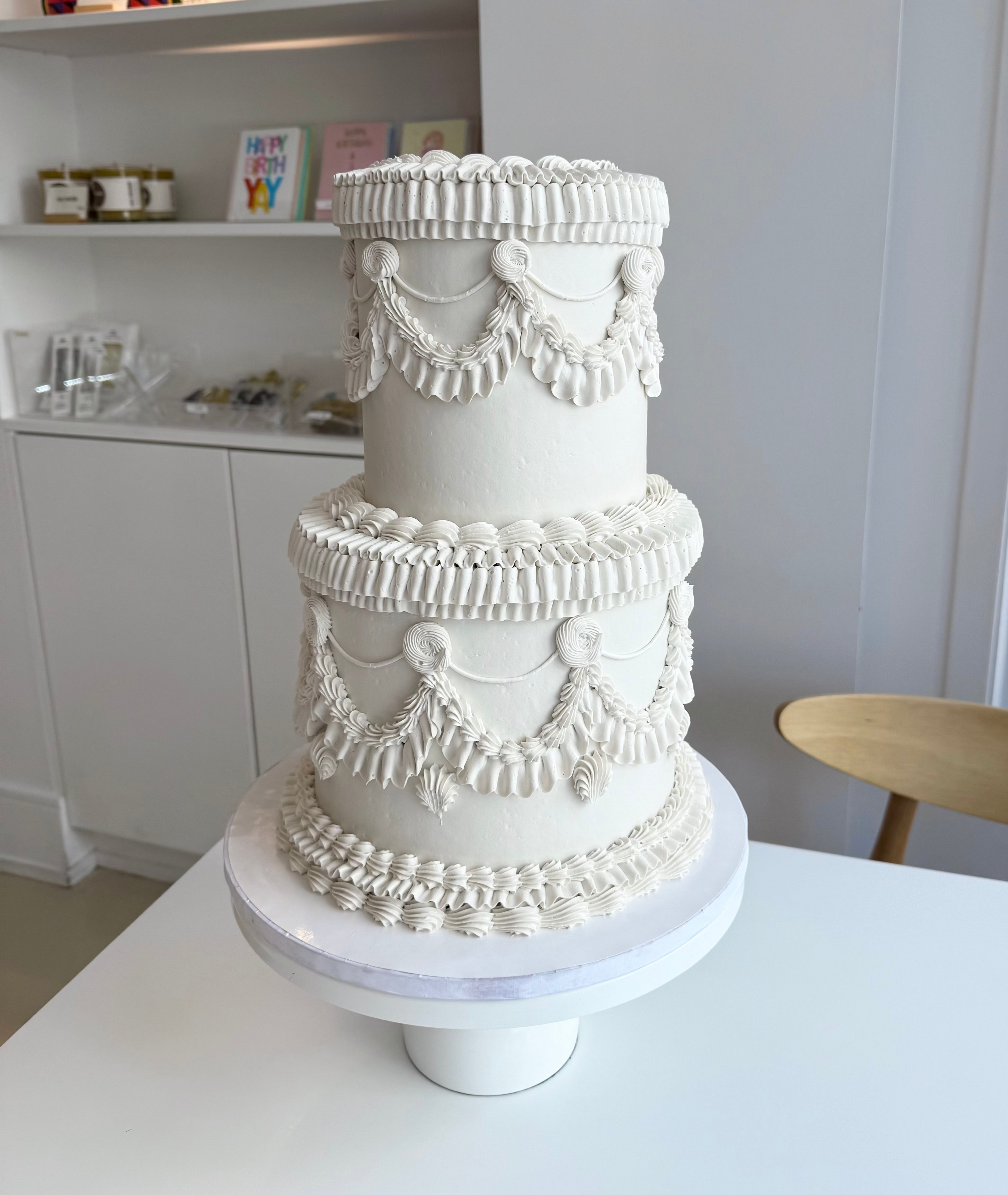 Vintage Lambeth cake in white